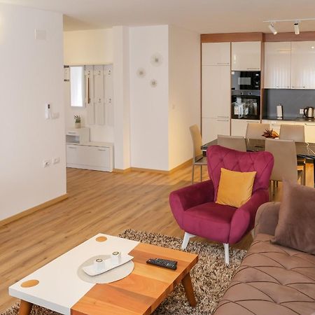 Nest Apartments Gjakova Екстер'єр фото