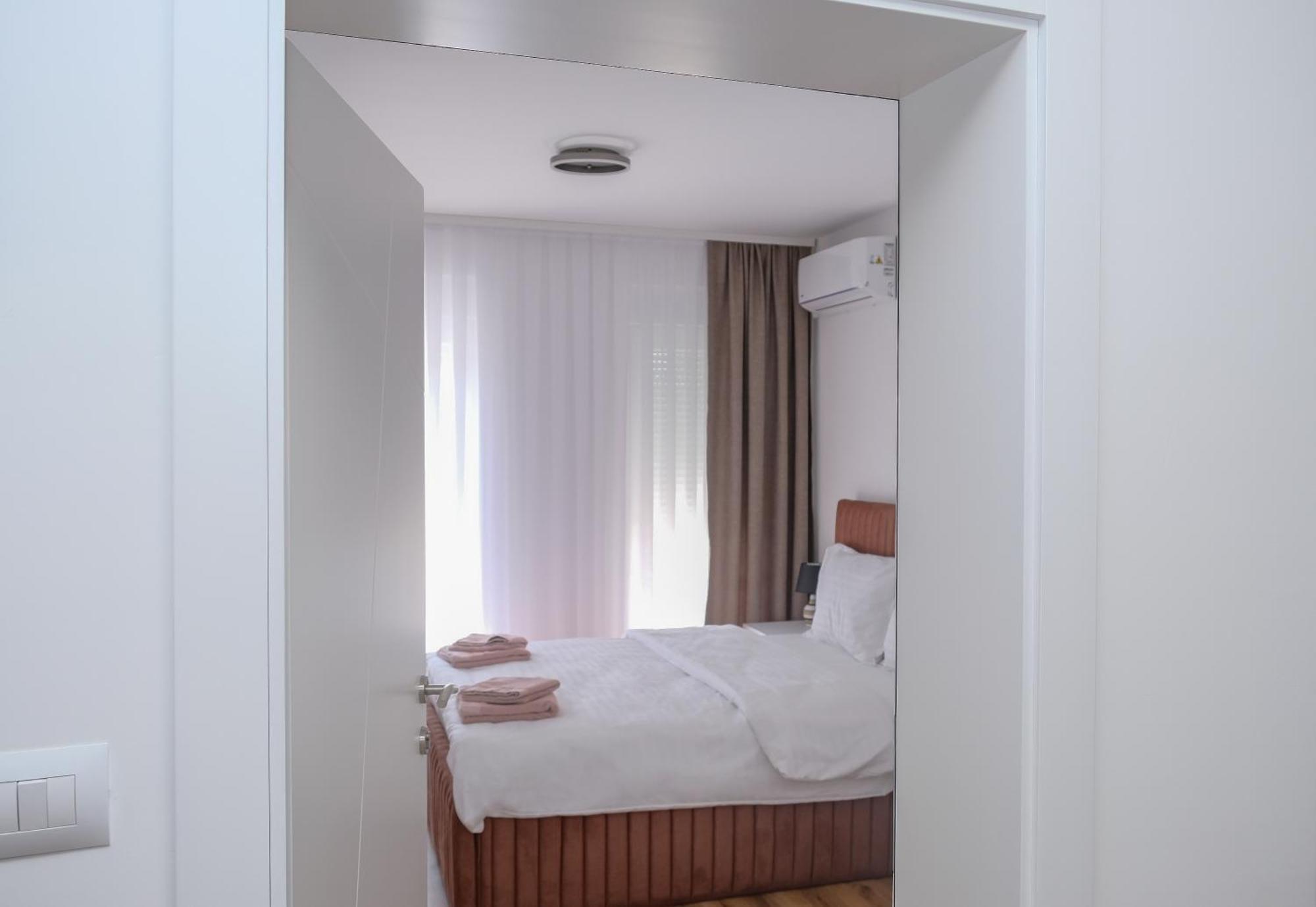 Nest Apartments Gjakova Екстер'єр фото