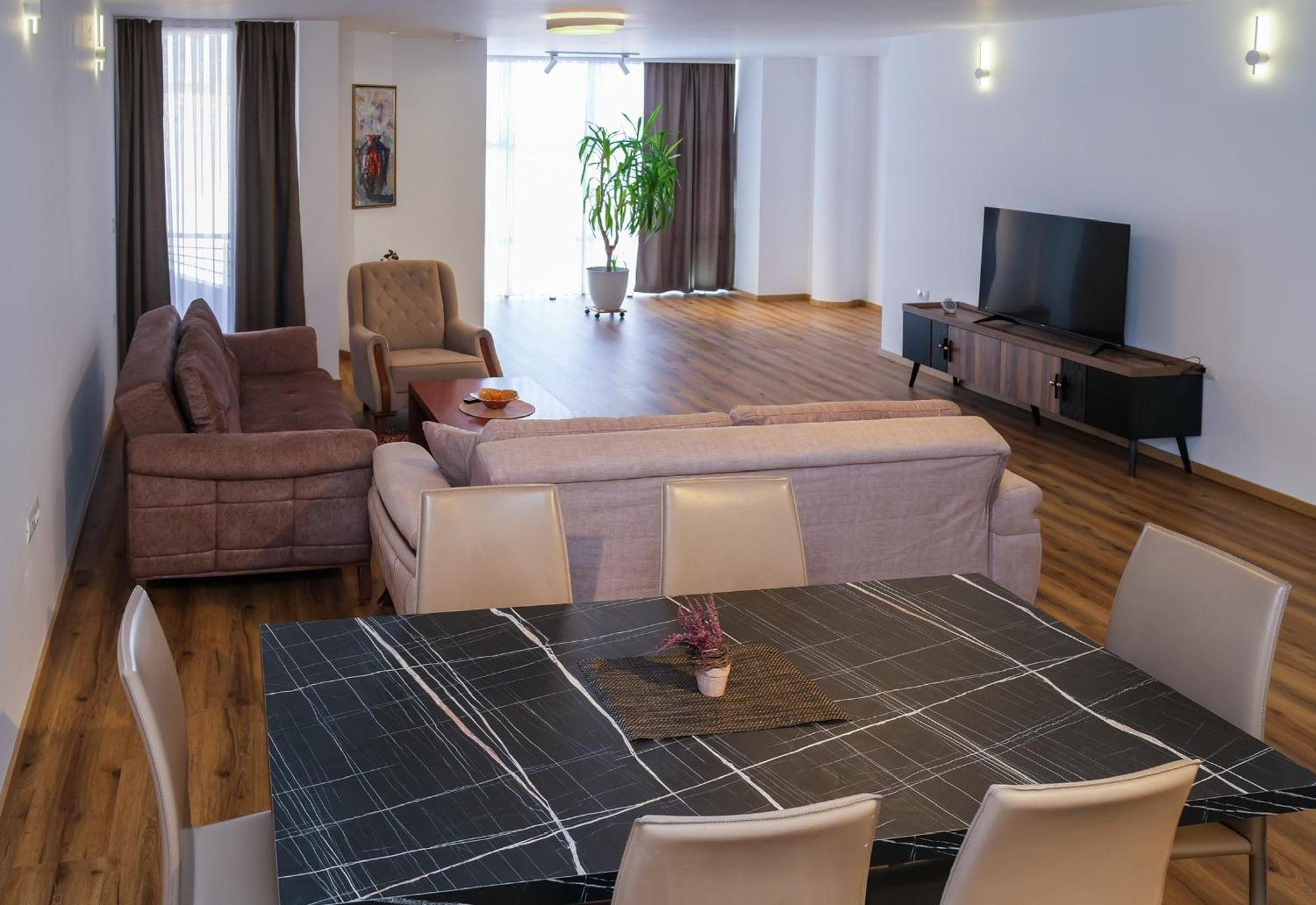 Nest Apartments Gjakova Екстер'єр фото