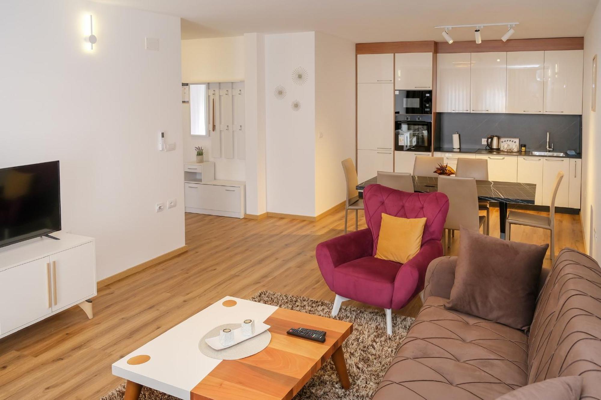 Nest Apartments Gjakova Екстер'єр фото